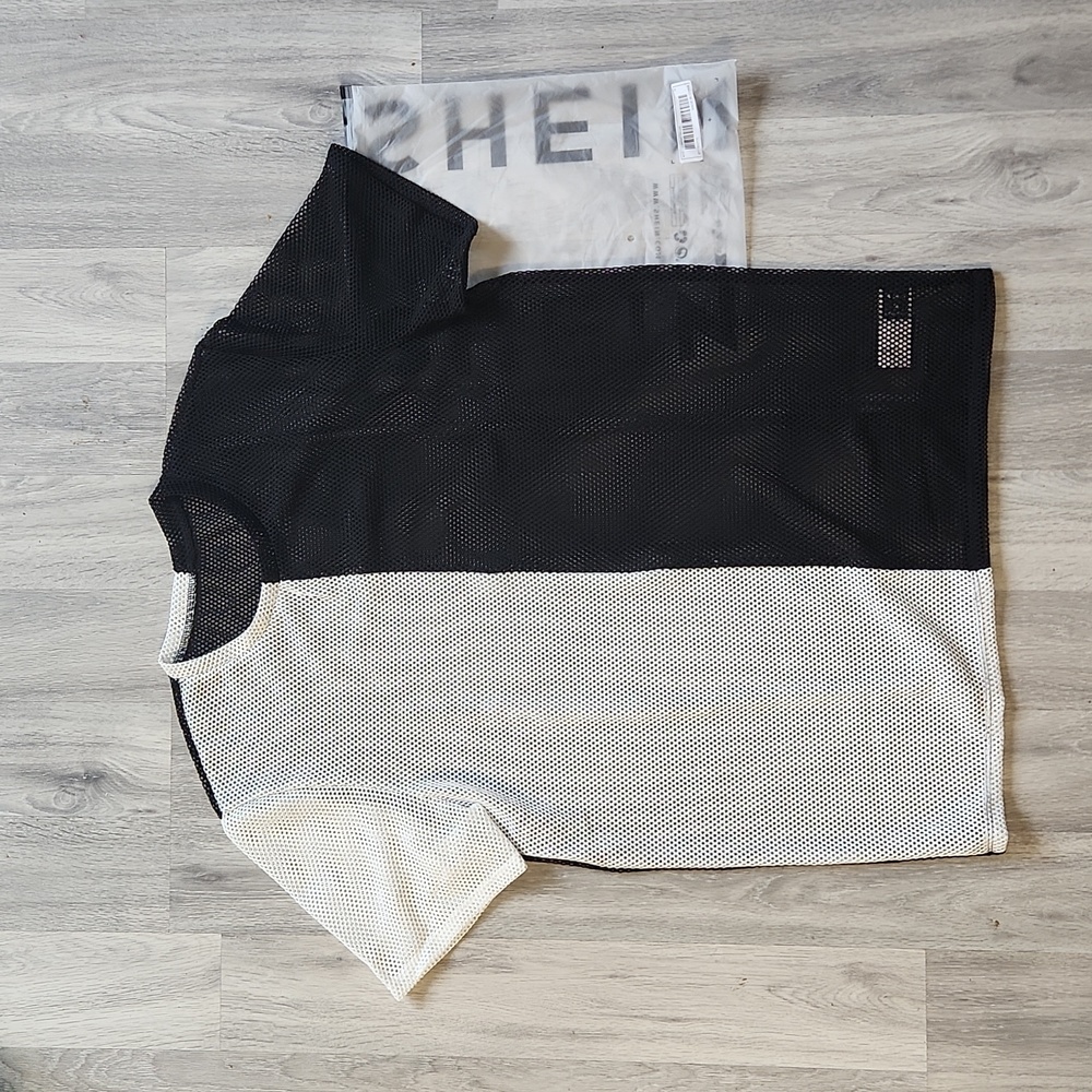 Brand new! COLORBLOCK MESH T SHIRT SIZE MEDIUM BLack white